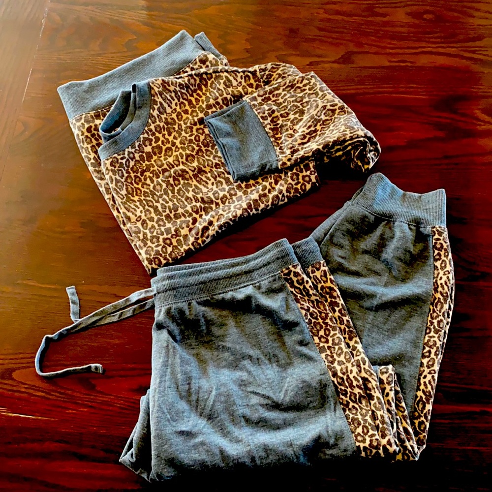 Splendid Pajama Lounge Set Grey with Leopard Print Size XL Two Piece set